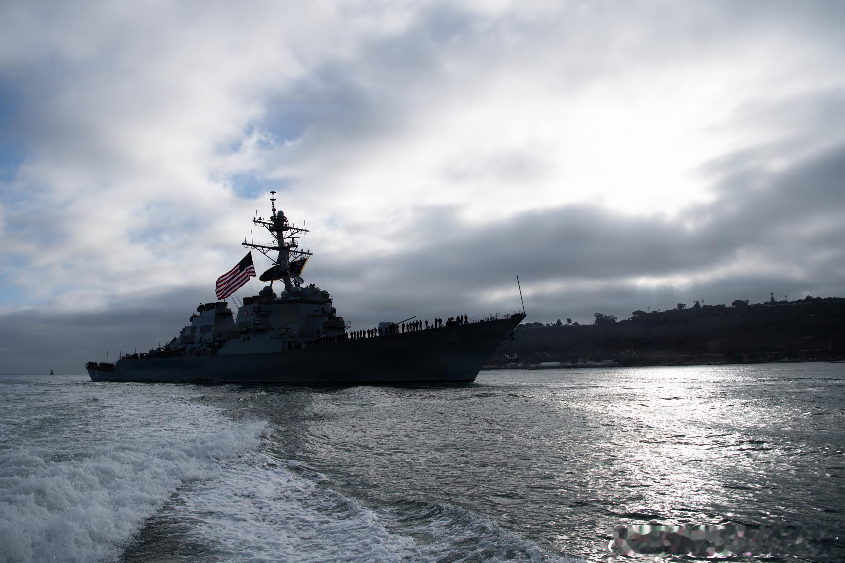 2025年10月24日，USS Curtis Wilbur (DDG 54)返回