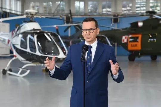这货的发言越来越阴晴不定，前两天才说“波兰要暂停向乌克兰提供武器”。至于原因嘛，