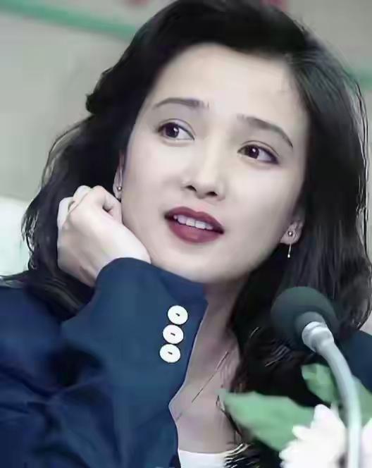 “古典第一美女”何晴离世，天妒红颜啊！
对她的美好回忆还停留在饰演四大名著角色里