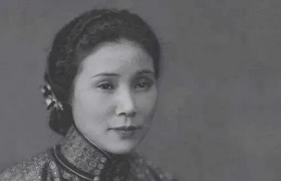 1938年，钱学森的岳父蒋百里突然在广西去世，年仅56岁，一些人包括冯玉祥在内，