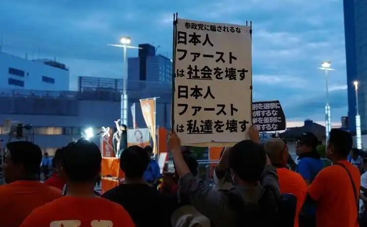 日本右翼专家竹田恒泰喊"要卡中国脖子"。

明治天皇的玄孙，自称代表民意，法院认