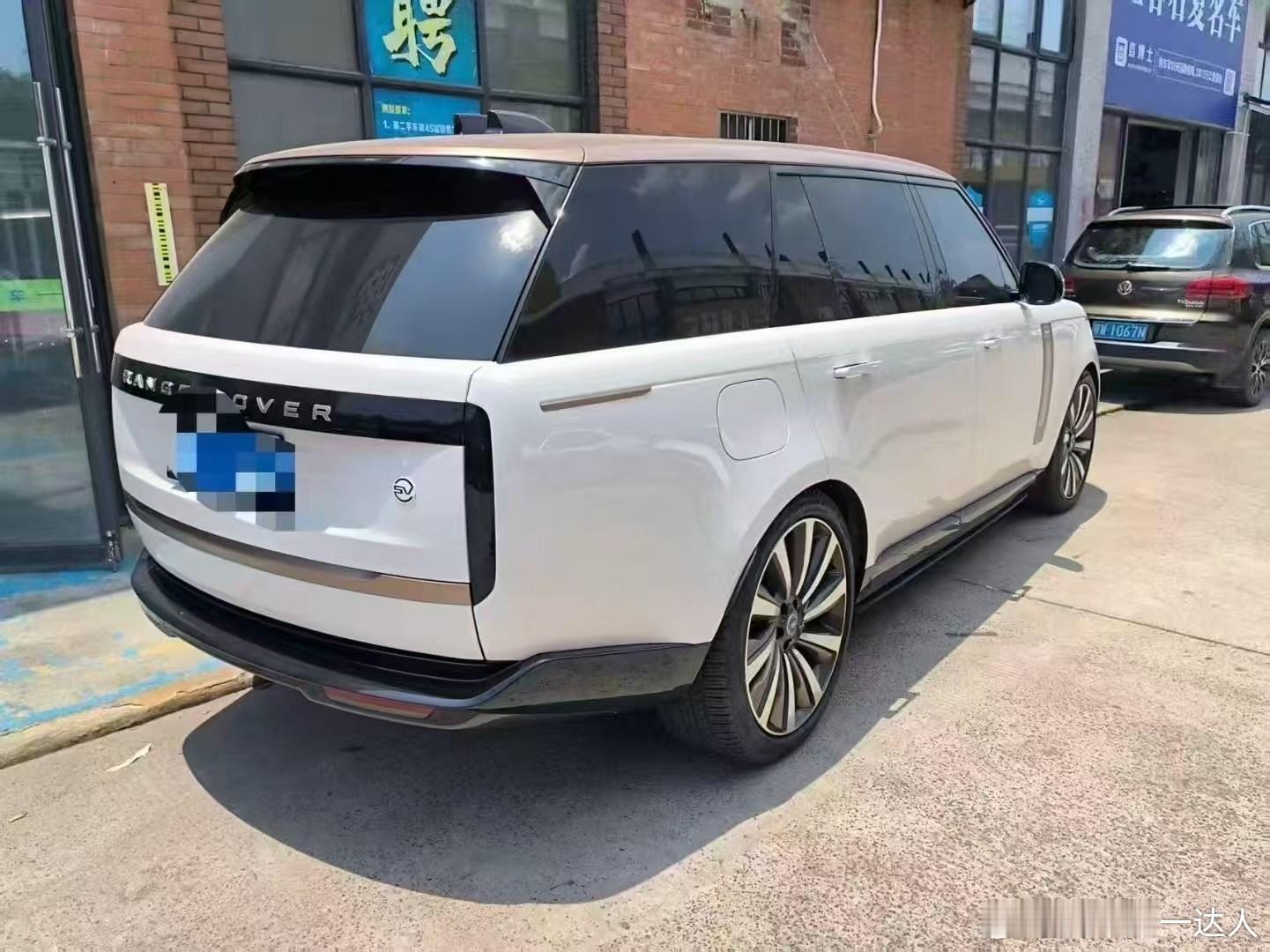 揽胜4.4T V8 SV尊崇创世加长版，配色与配置、绝绝子 ​​​