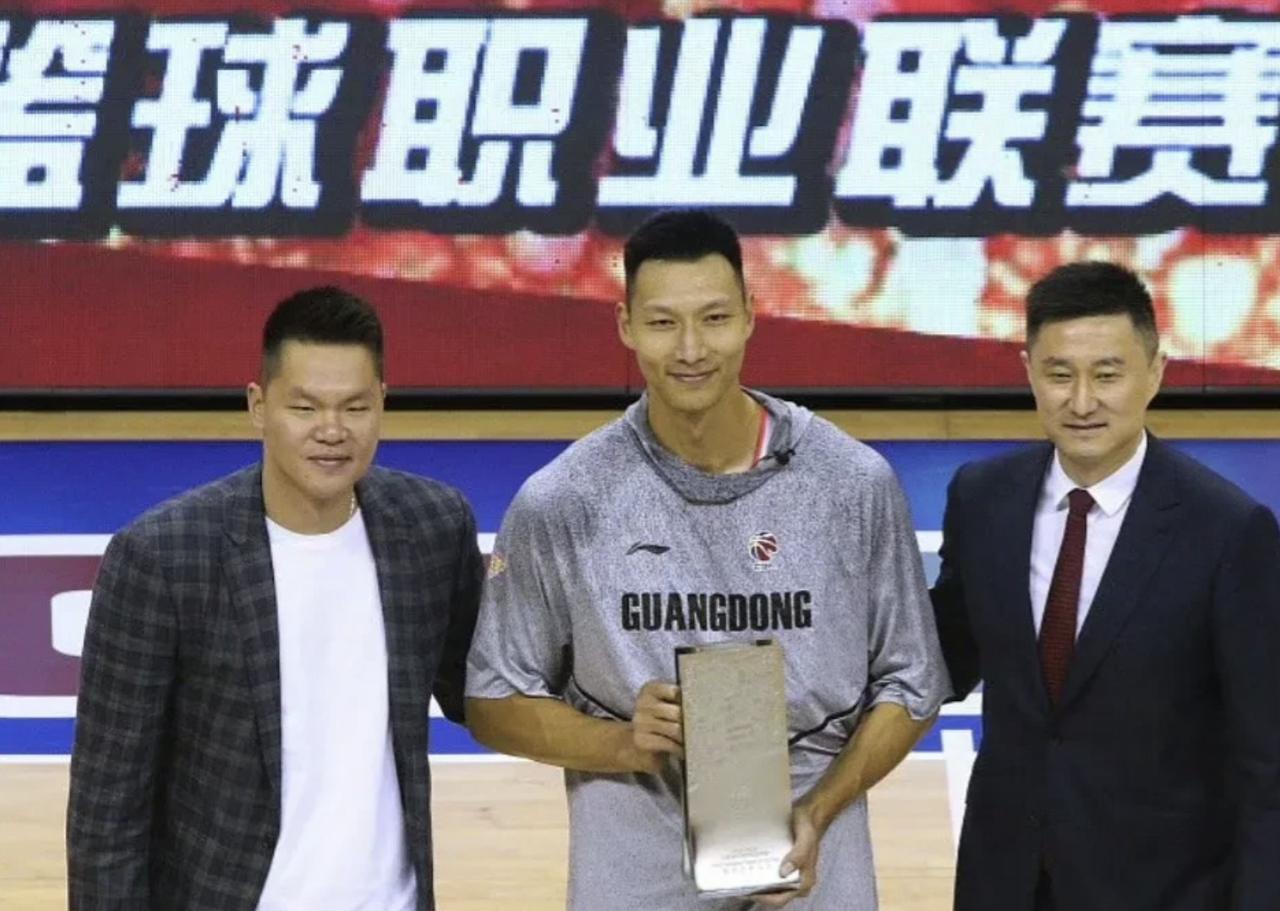 请相信易建联，他毕竟曾经也是中国篮球的旗帜，球迷要相信阿联

朋友们啊，咱们得冷