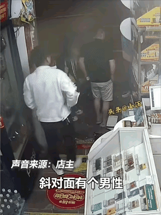 小卖店关门晚，帮了不少放学晚的女孩子，真得给他们点赞。谢谢你们！谁家都有孩子，孩