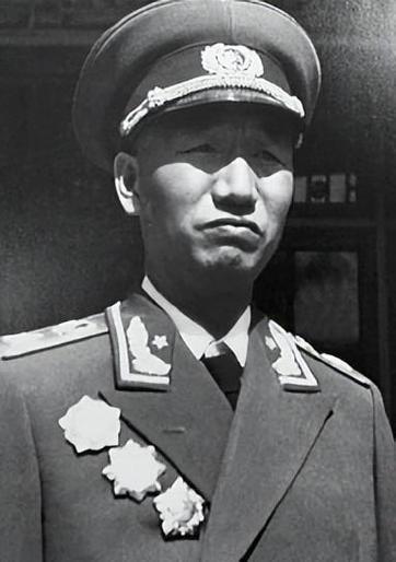 1990年，徐向前感觉自己大限将至，对前来探望他的战友李先念，说出了自己的三个遗