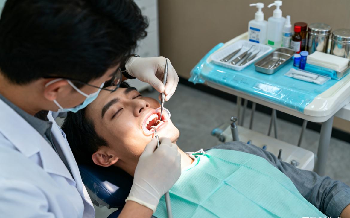 “20万整牙两月反弹成地包天！”杭州蒋先生花20万在上海“苇渡门诊”求医，岂料术