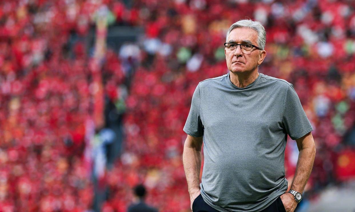 今日，伊万科维奇向北京青年报记者确认，自己长达42年的执教生涯由此划上了句号。几