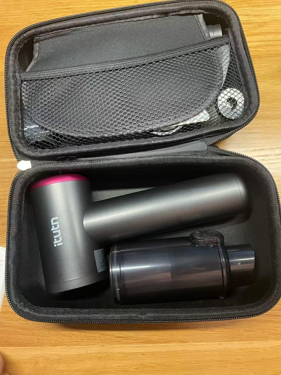 最近买了三台车载吸尘器，挨个试了半个月。不是吸力虚标，就是用着用着没劲了，吸头刚