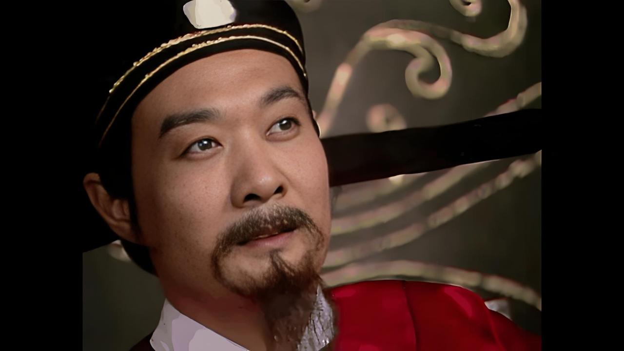 别以为现代就没这种“贾雨村”式的官员了。
贾雨村是《红楼梦》里典型的官场反面人物