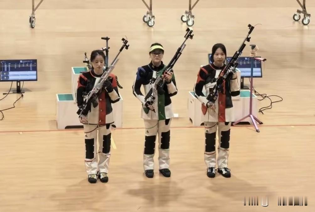 全国射击冠军赛步枪、手枪项目比赛分别在南宁和武汉进行，第二比赛日一共诞生四项全国