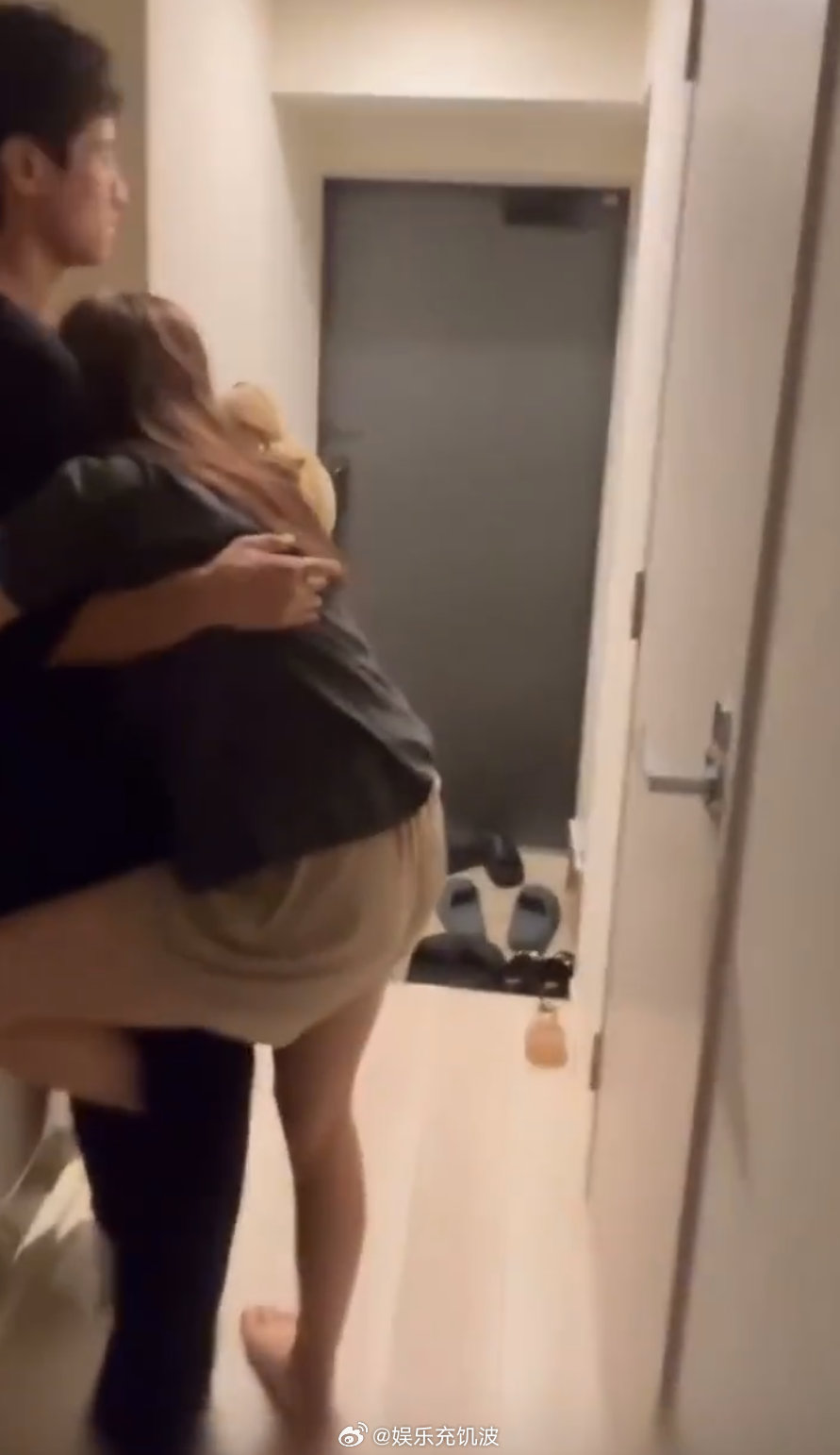 曝AKB和杰尼斯联谊曝akb和杰尼斯联谊视频同居 + 野球拳 + 未成年烟酒，A