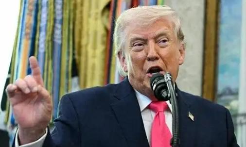 特普朗传来消息！
4月15日，美国总统特朗普突然扔出一个大消息，他说未来两天美国