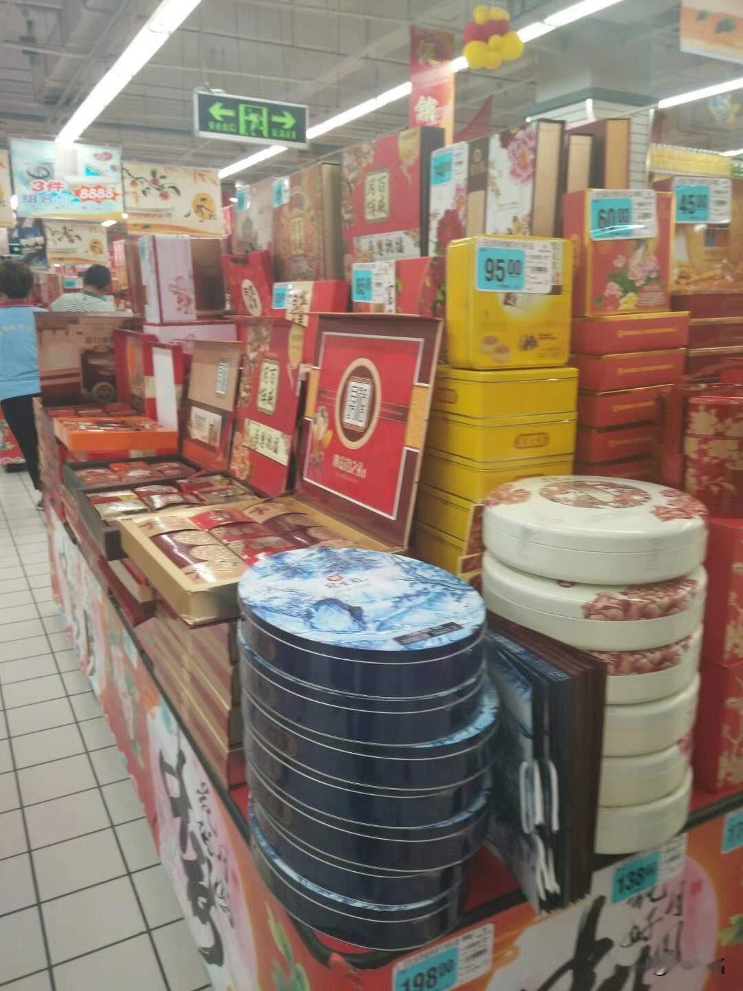 “月饼销量腰斩”，叹气说“中秋变淡了”。错，中秋没淡，是大家终于把那笔糊涂账算明