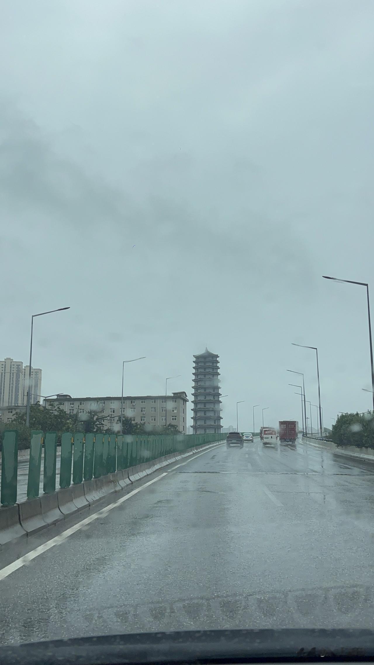 西安三桥天章路跟前这塔，啥时候建的，以前路过没太注意到，网上搜不到该塔的信息，有