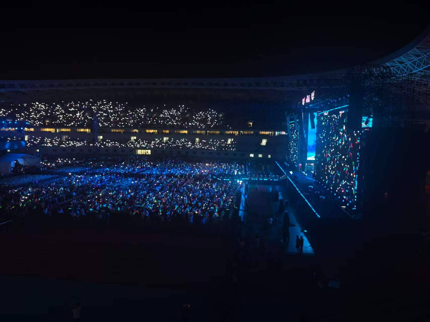 从官宣到开票，等了一个春天。今天3月25日，终于可以抢了。郑钧压轴、老舅首演、小