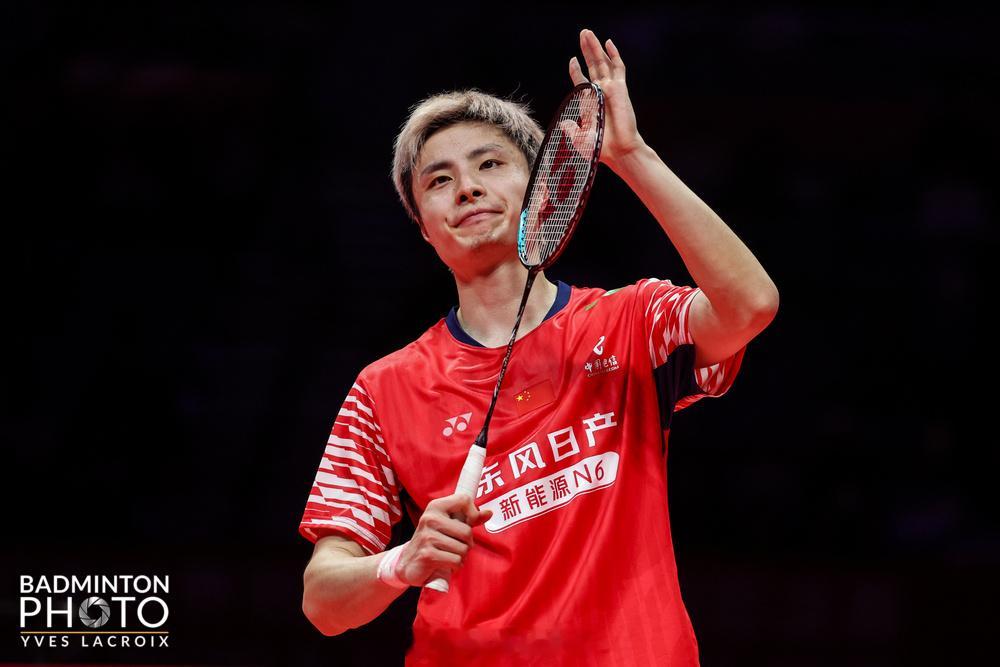 石宇奇摘银，小波波夫首夺冠军杭州总决赛男单决赛：石宇奇 19-21、9-21 小