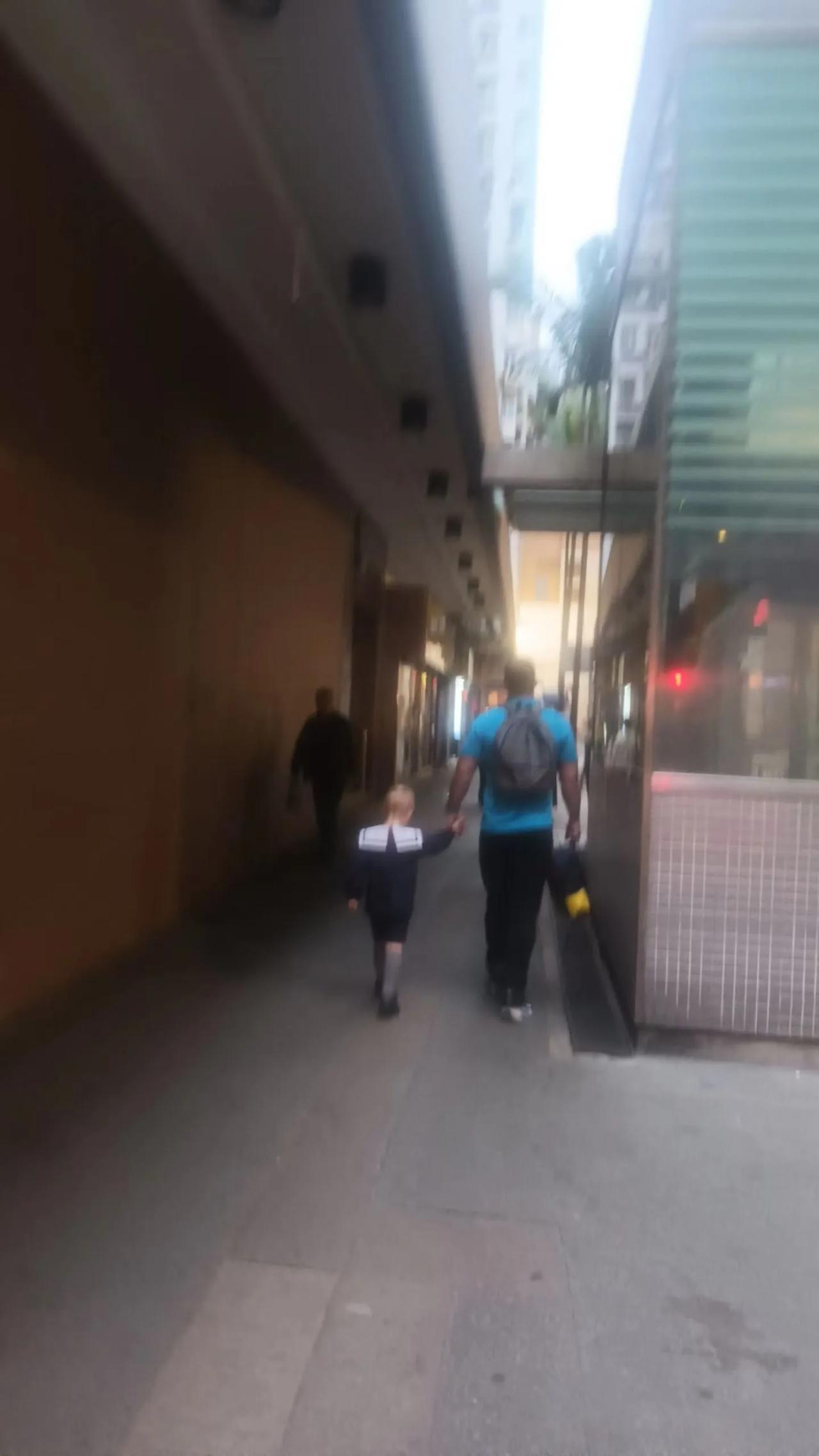 都是为了下一代，祈盼和平不要纷争。