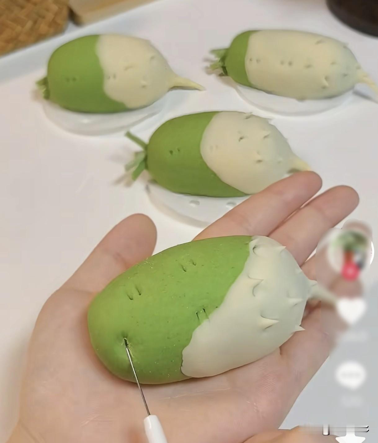 陕西关中女人心灵手巧做一手好面食！看咸阳女乡党做的的萝卜形状馍做得多好，惟妙惟肖