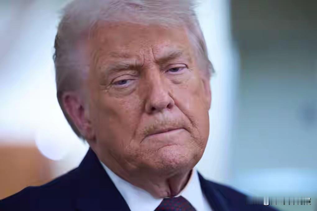 特朗普再发威胁，关键时刻普京出手，俄军机已抵达伊朗