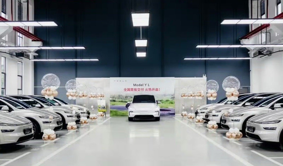 【特斯拉Model Y L正式开启全国首批交付 售价33.9万元】9月2日，特斯