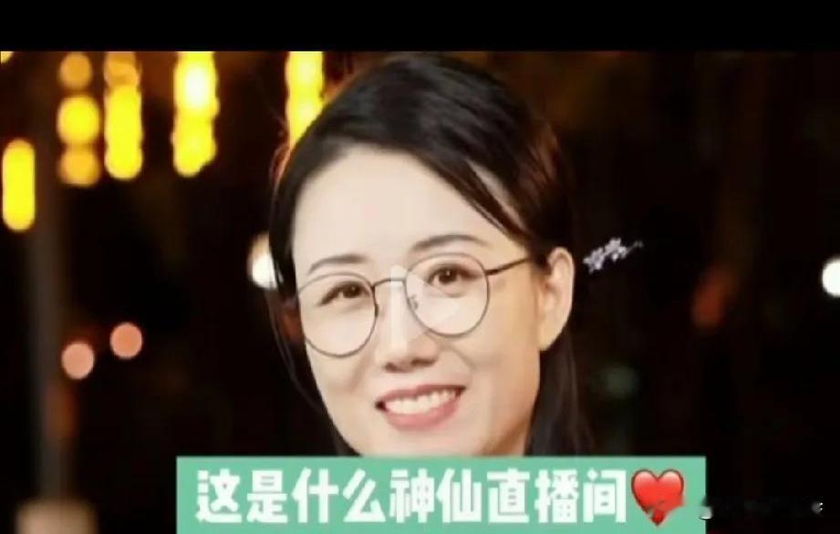 昨天晚上大姑姐潇潇和大家看着成长的传熙搭档双播用双语给大家朗诵诗词，传熙用标准的
