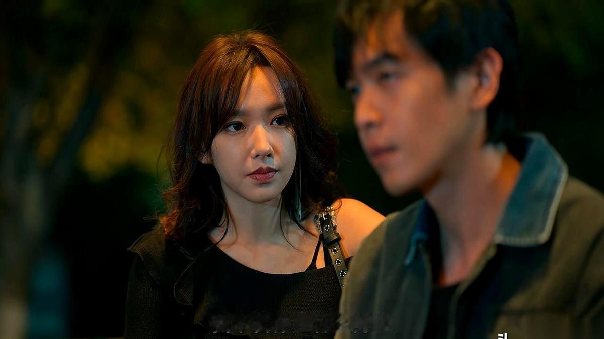 看《人之初》这段，我拳头都攥紧了。高风被仇家骗进阁楼，门窗钉死，一把火，要他跟所