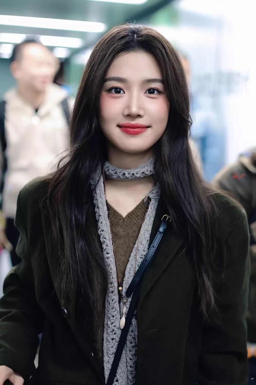 分享娱乐分享娱乐 卢昱晓莞尔一笑撅嘴卖萌 归国千金既视感 