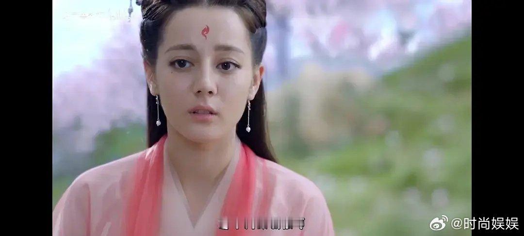 迪丽热巴是真的不适合古装啊，一言难尽的照片[允悲] ​​​