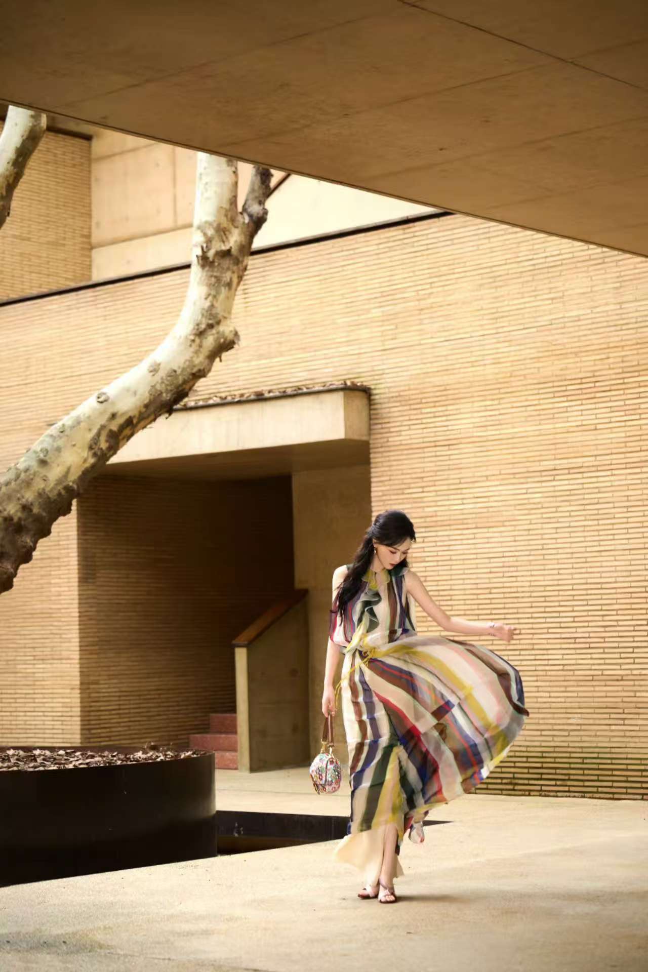 唐嫣孟子义何与活动生图唐嫣孟子义何与活动状态实话实说，这次活动唐嫣、孟子义、何与