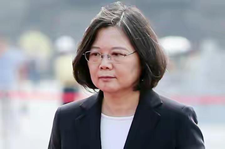 德国外长瓦德富尔不是精神错乱，就是外交小白，不该叫外长，该叫“外行”！
    