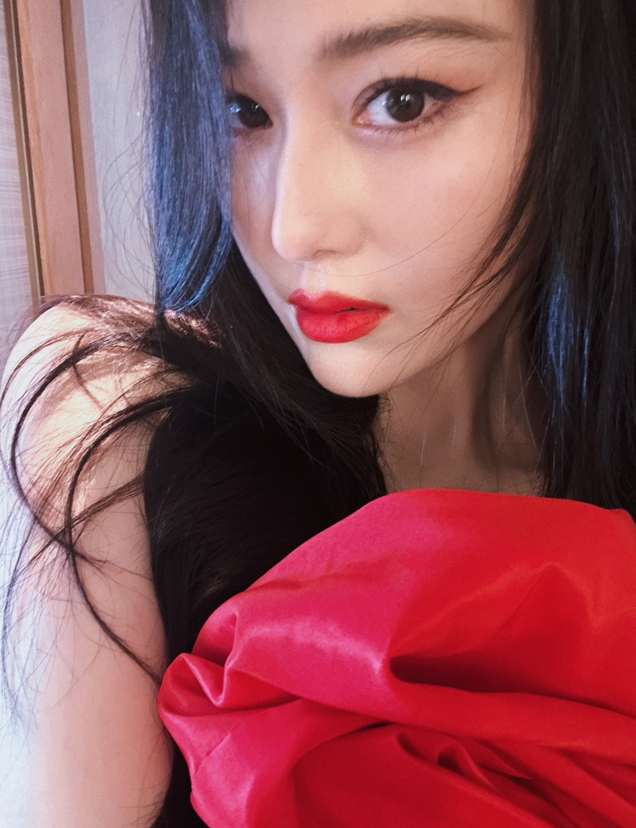 张馨予家被水淹了美女家里漏水也要自己处理吗 就让这大雨全都落下 ​​​
