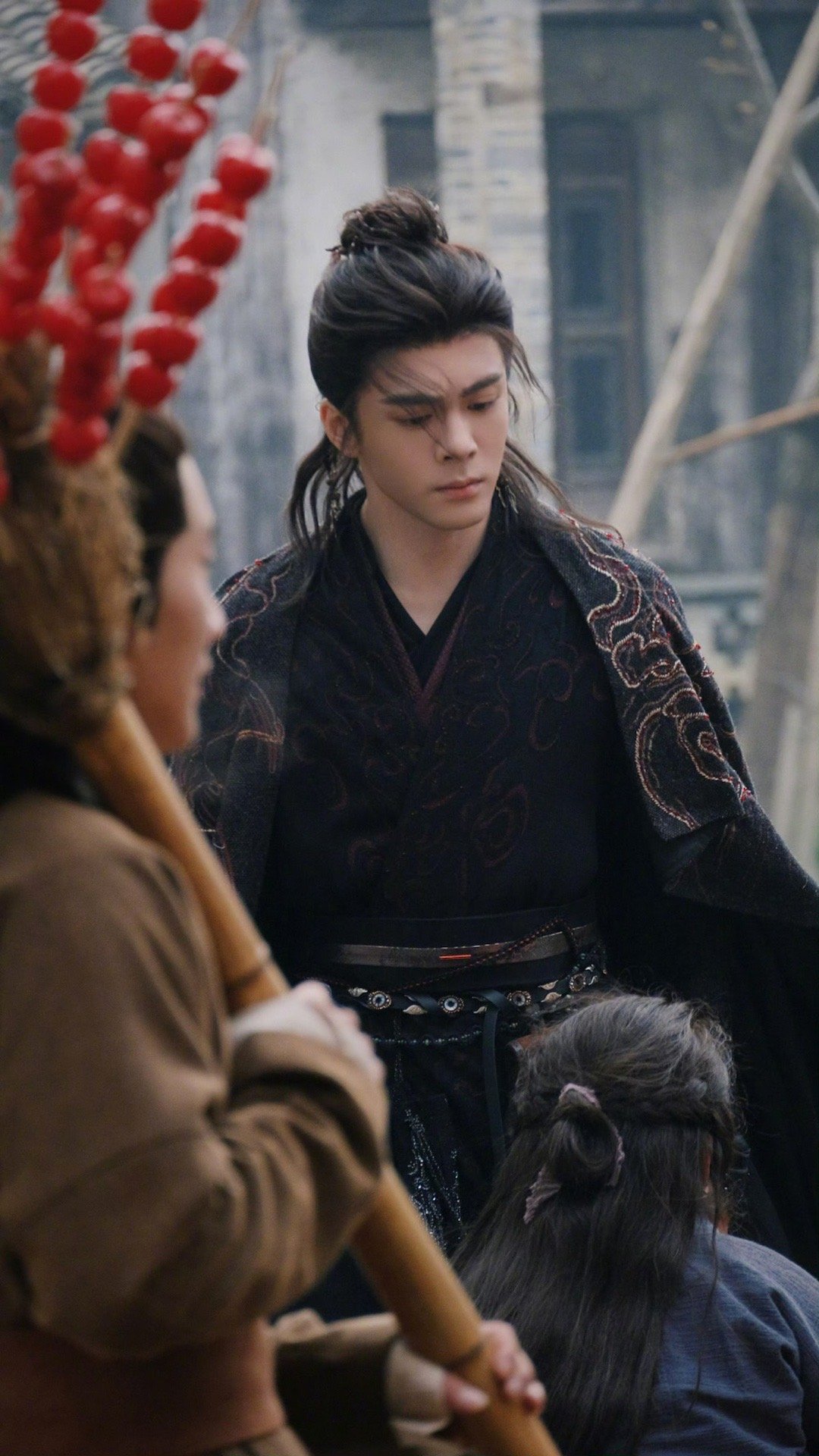 曾舜晞带娃人夫感等我小了也要曾舜晞这么抱 曾舜晞新剧里的人夫感真的绝了！抱娃的时