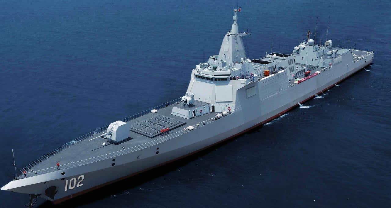 美国人最近有点懵：解放军放着055大驱不造，反倒狂造054B这种5000吨的“小