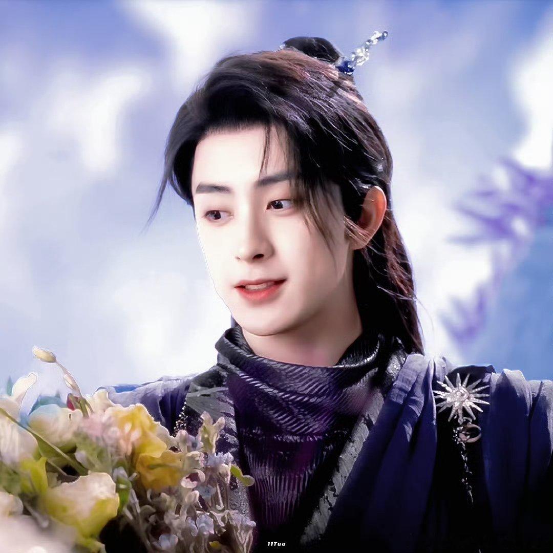 敖瑞鹏净渊出场镜头   白月梵星 瞧瞧这净渊，一出场就自带BGM，那状态、那眼神