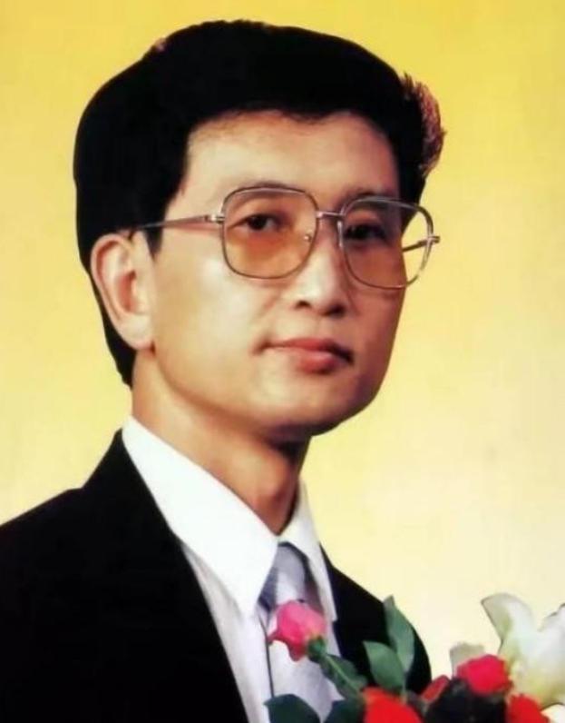 1987年“气功大师”严新声称，他用气功灭了大兴安岭的火灾，其声名瞬间如日中天。