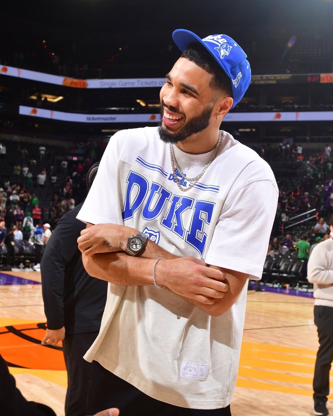 球队官方宣布，塔图姆今日被安排参加了缅因凯尔特人队在奥尔巴赫中心进行的部分训练内