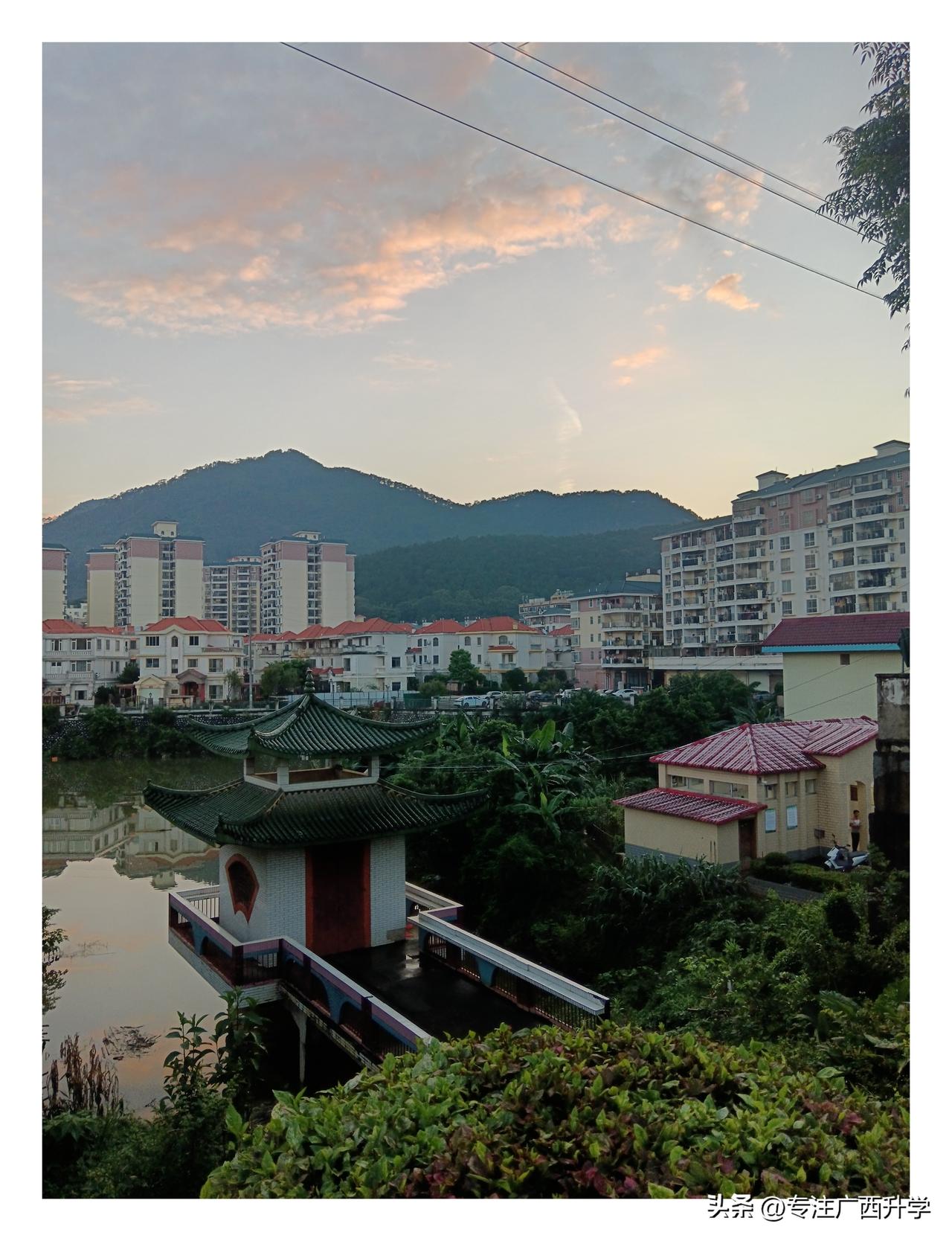 傍晚的这里真的美极了，每次走到这里都忍不住想拍照！
