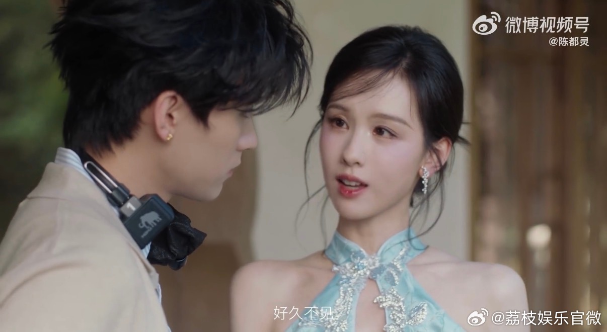 陈都灵翘楚现代番外短片 陈都灵周翊然现代番外短片太赞！互动火花十足，旗袍西装适配