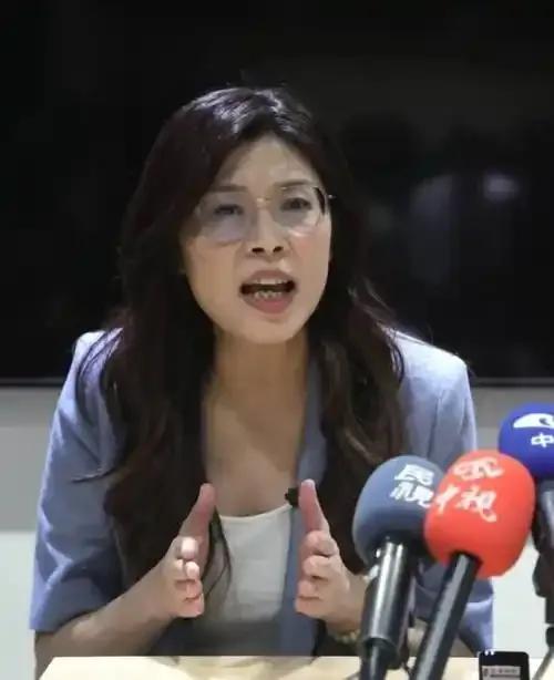 就在刚刚，
 台“国民党”突然发布声明，
1月9日，针对郑丽文积极访问大陆意愿；