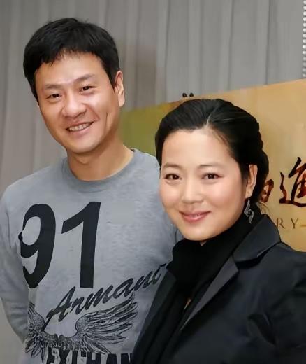 2003年，王茜华和丈夫到饭店吃饭，没想到结账时，丈夫却说：“饭钱我付了，回头你