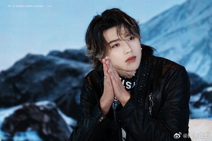 蔡徐坤签售会 今天的ikun也太幸福了吧，不仅能见到蔡徐坤，还能收获小猫耳朵饭撒