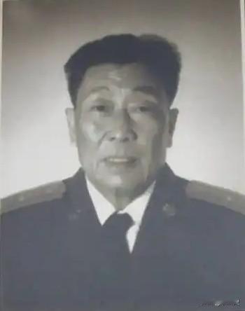 1988年，兰州军区司令员赵先顺和宁夏军区司令员刘学基都被授予中将军衔，一个参谋