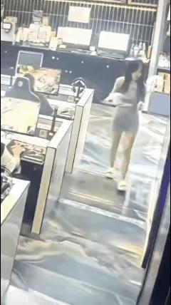 这女的上辈子对这个男的发过誓，下辈子当牛做马报答他。