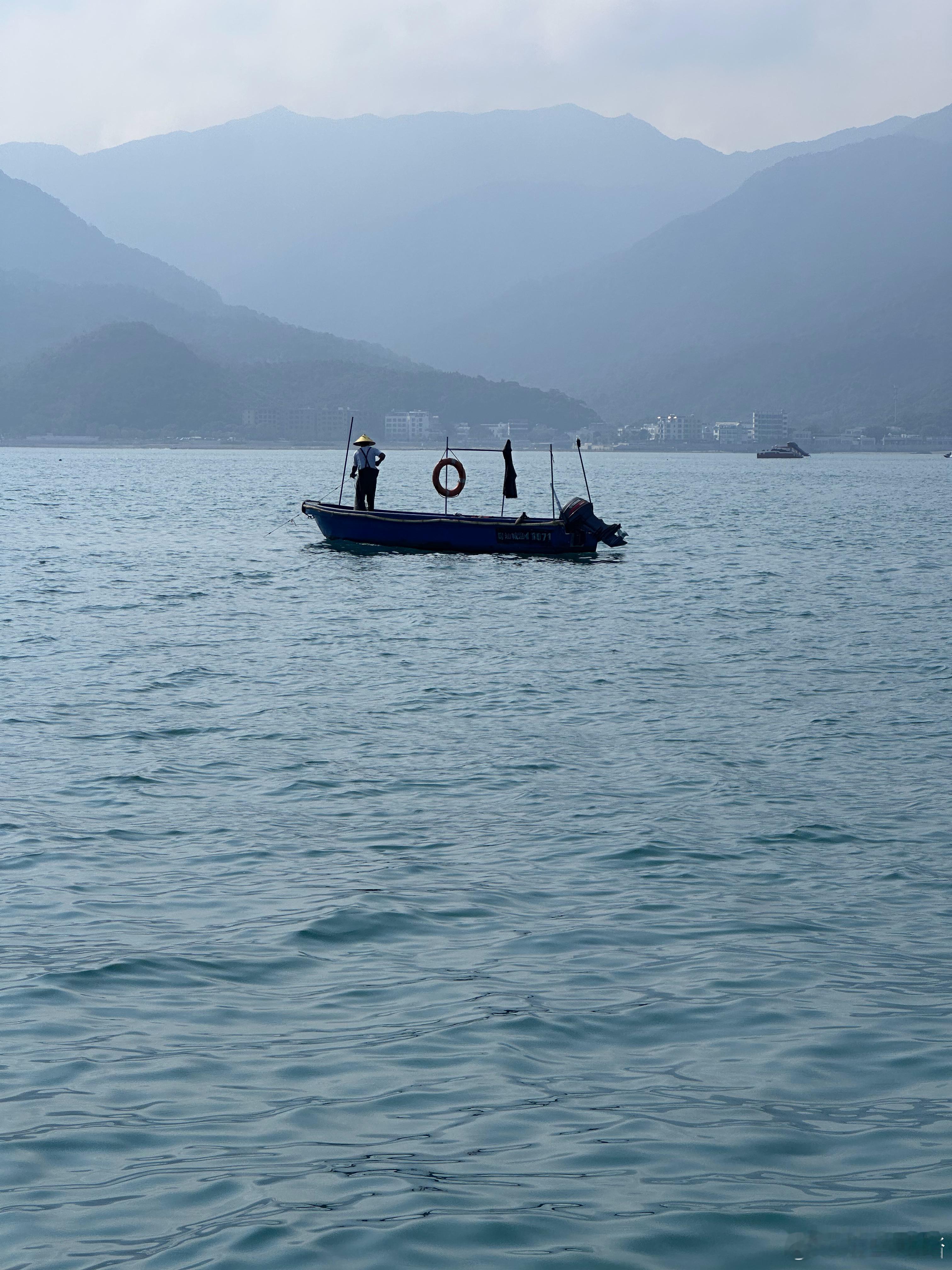 歌怎么唱不知道，我只知道这是袁华。 