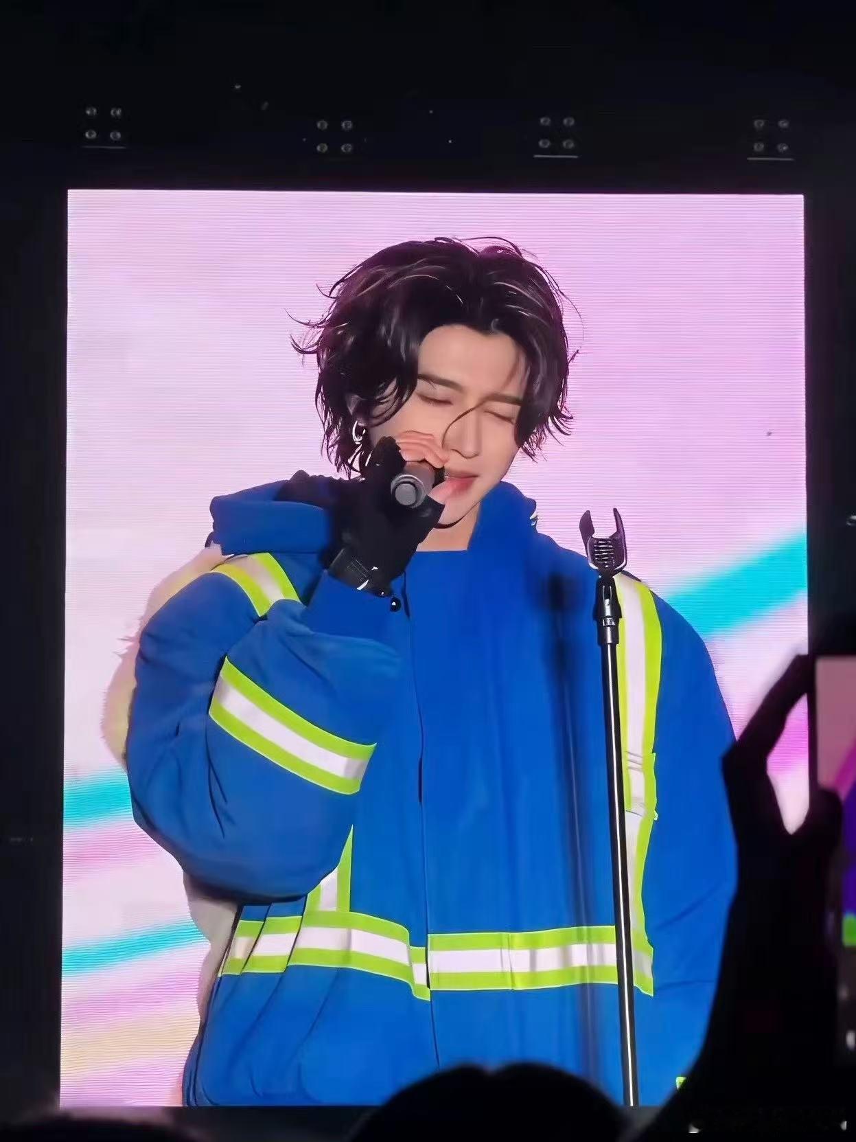 蔡徐坤新专辑首唱现场蔡徐坤新专辑live现场 刚看完蔡徐坤的新歌首唱，心中仍然激