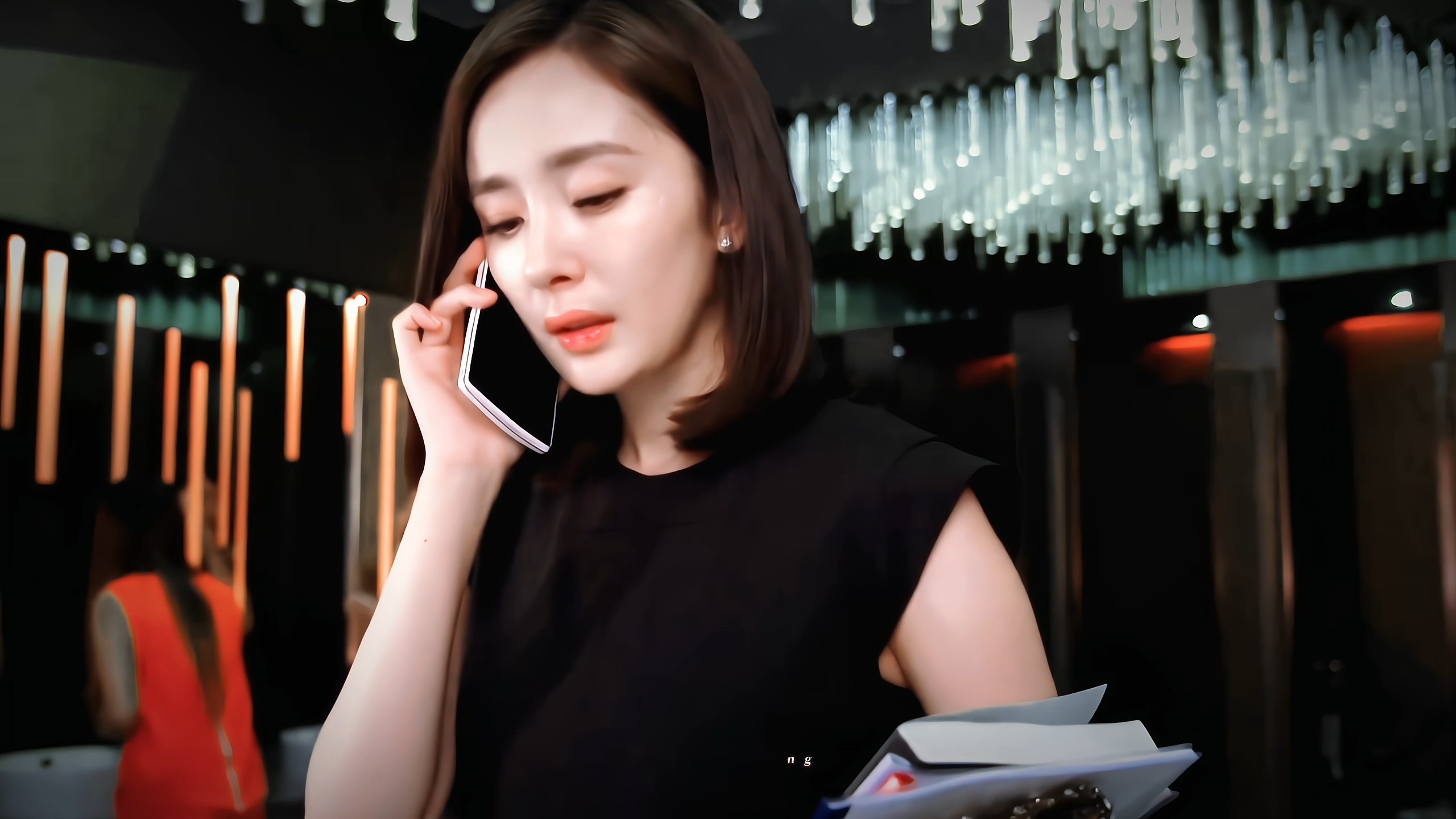 年上的魅力是哪怕你做错了 她也会在皱眉闭眼淡淡叹气后为你解决问题。 