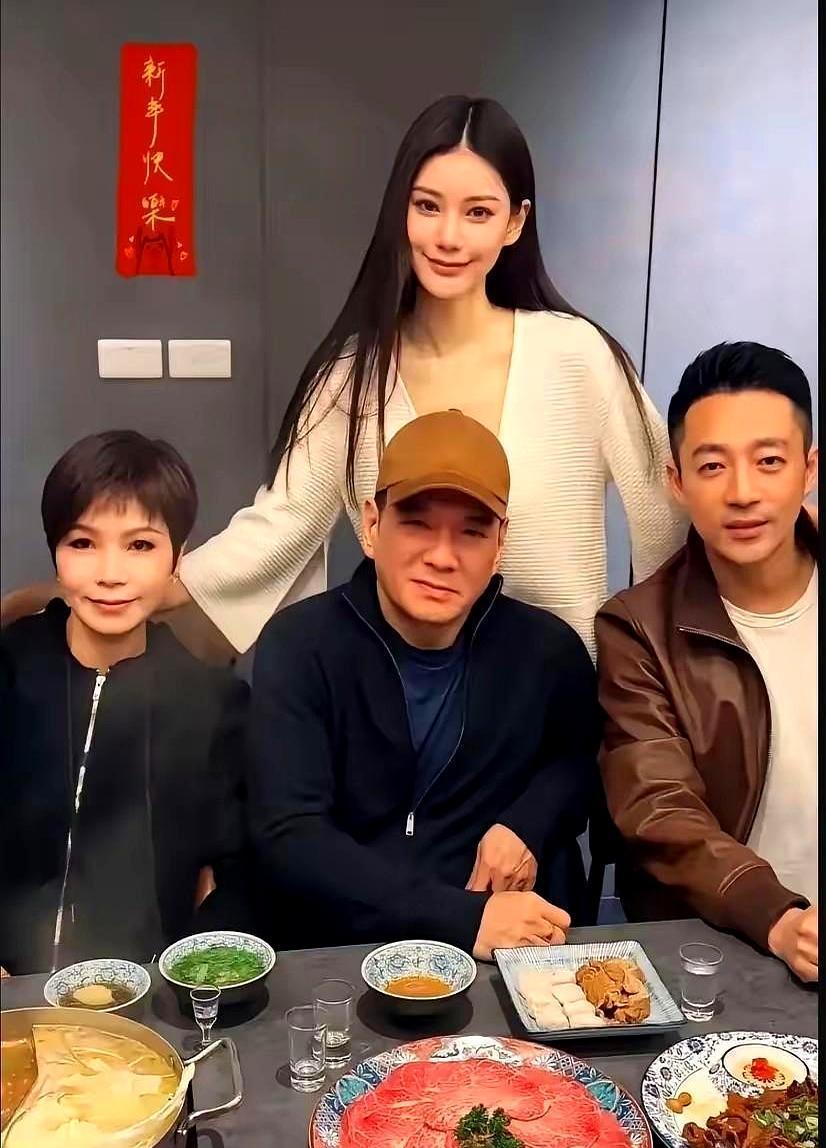 汪小菲娶的根本不是网红，她家阿里山的茶山够买下十个直播间。
你想象一下，十八岁的