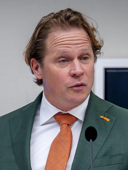 荷兰国防部长吉斯·图因曼表示，F-35战机可以实现软件独立性，并且可以“越狱”F