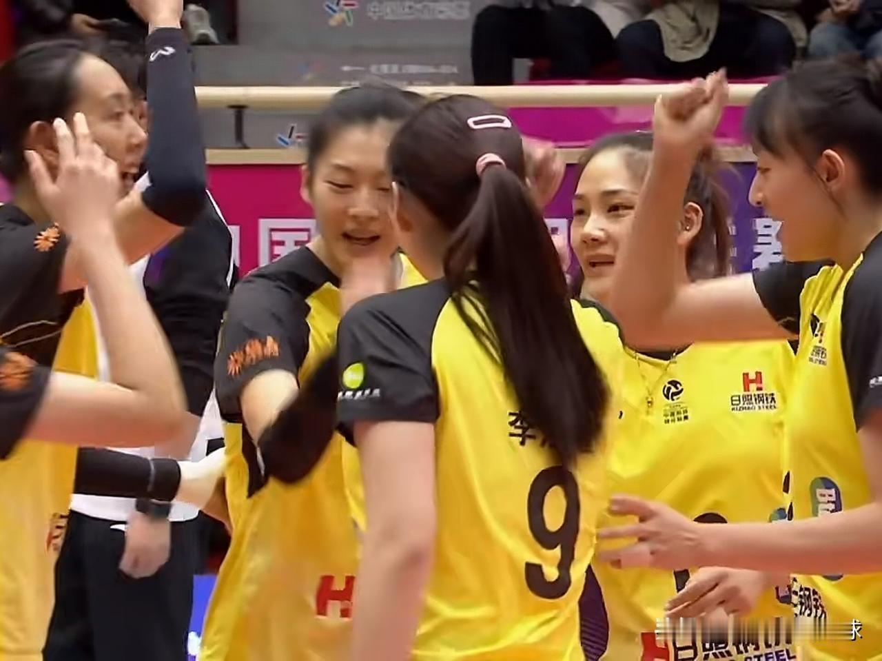 女排焦点战爆冷：双外援天津0-3完败于全华班山东，主客场惨遭双杀！
1月13日晚