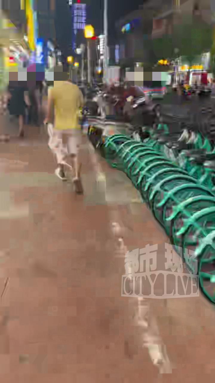 “太变态！”山西太原，两名在校女大学生傍晚外出休闲，被一名陌生男子长时间尾随窥视